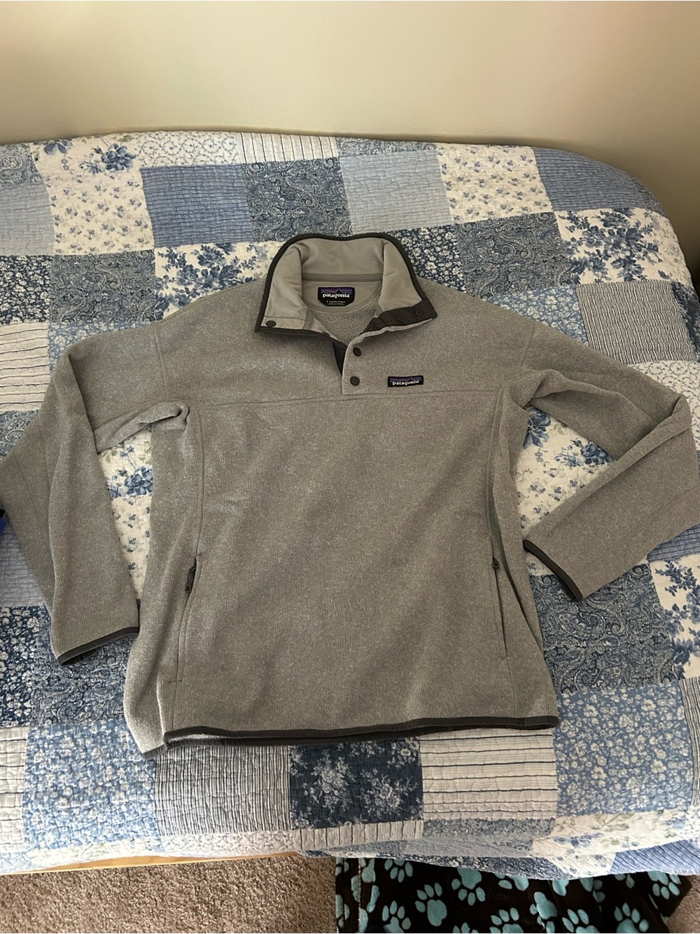 Patagonia Women’s Light Gray Zip-Up Fleece Pullover
